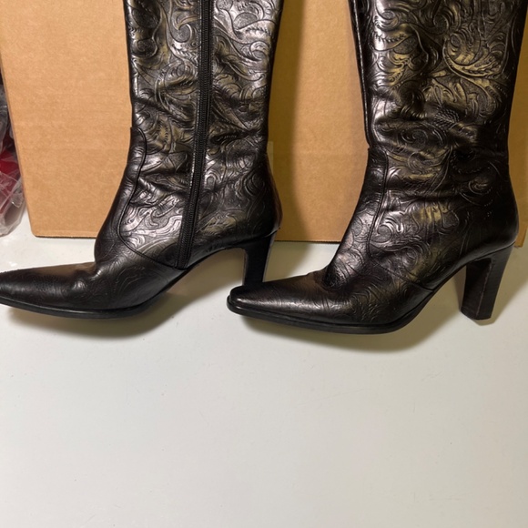 Cordani Black leather Italian embossed boots size 38 EUC - Picture 2 of 5